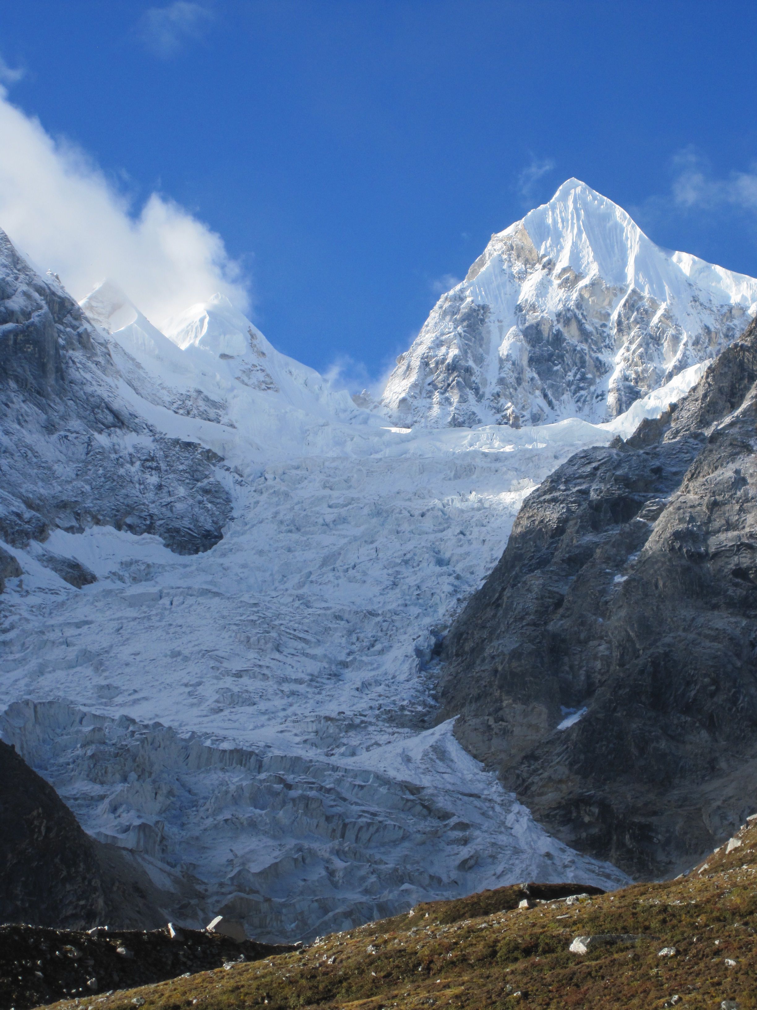 Glacier of the Larkya Mountain range