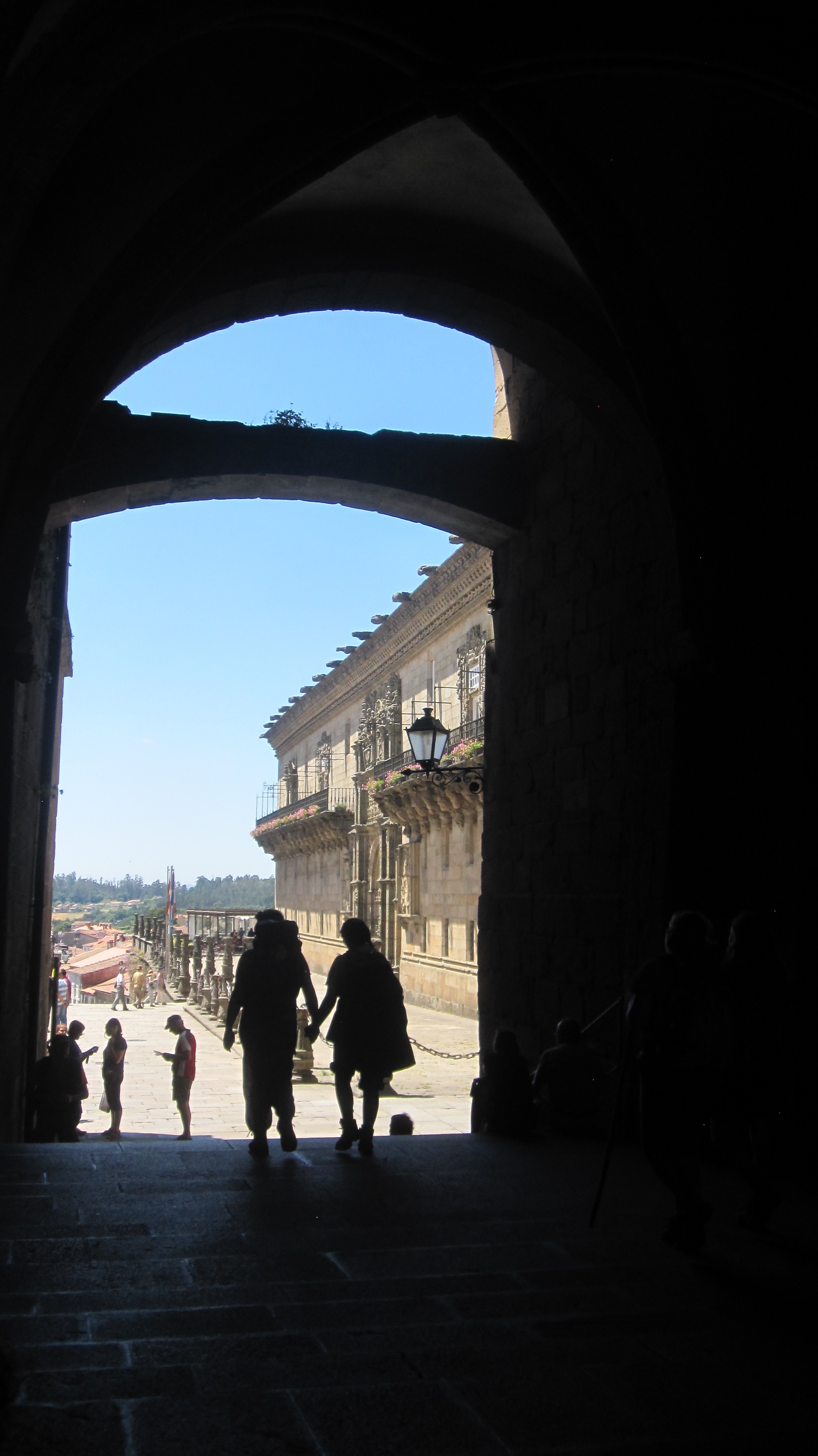 Arco de Palacio leading to Plaza de Obradoirol